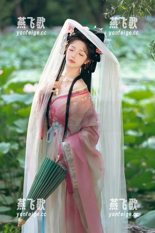 雯妹不讲道理的免费图册，白裙搭配不靠运气，完全靠勇气！