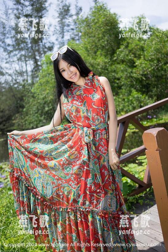 青豆客 - 王语纯穿上校服的私拍，原图让我想起那个时代的单纯和懵懂。