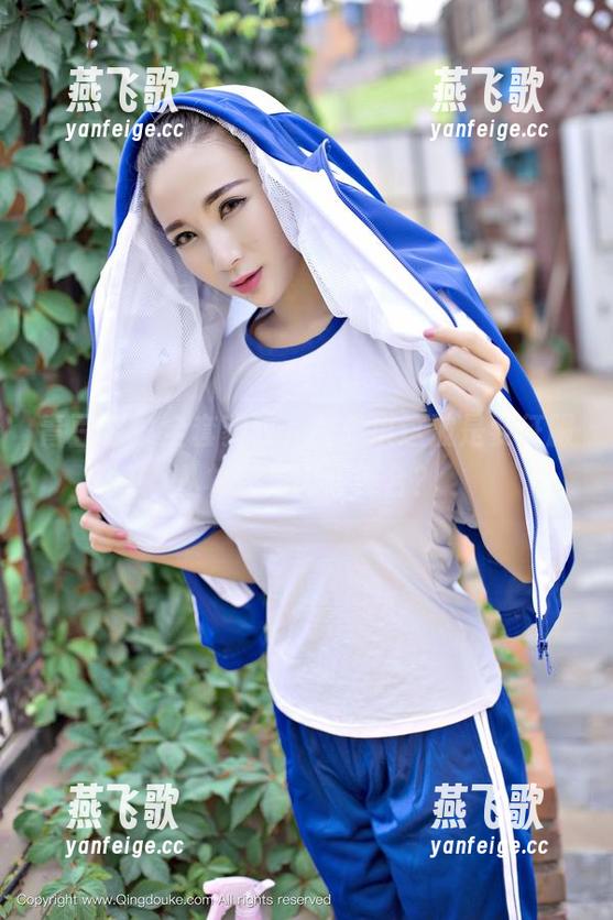 青豆客 - 全套豹纹，莫雅淇这波是要征服丛林还是闪耀舞台？