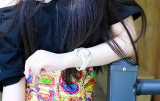 青豆客 – 直接在线，赵伊彤的美脚写真让人欲罢不能～