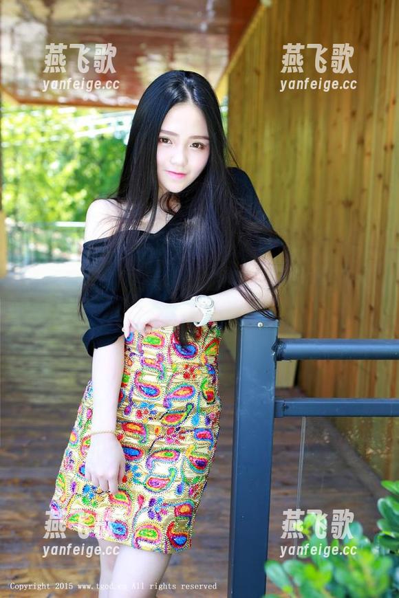 青豆客 - 直接在线，赵伊彤的美脚写真让人欲罢不能～