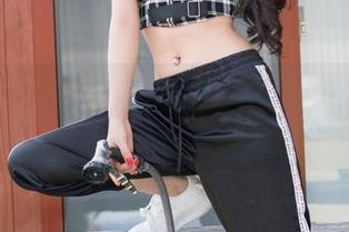 魅妍社 – 穿上牛仔裤，FoxYini孟狐狸的写真资源真让人想多看几眼！